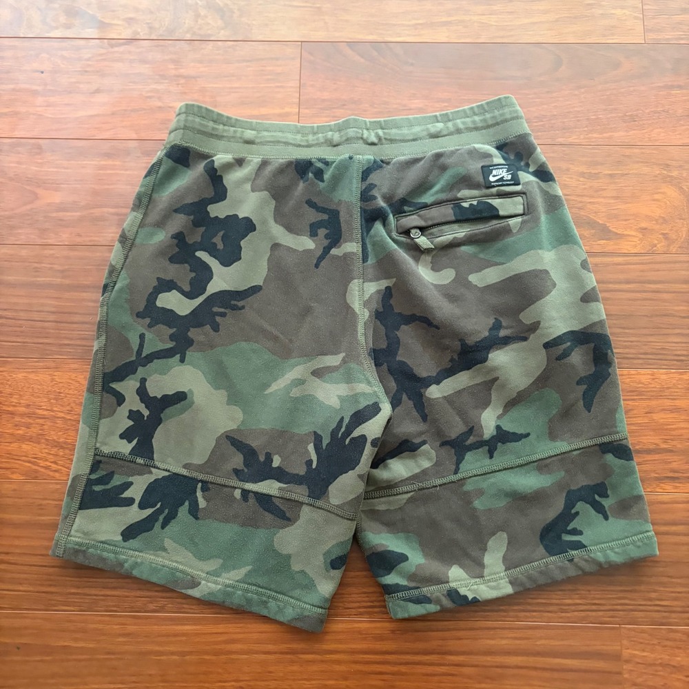 Nike SB Mens Shorts Large Camo Fleece Baggy Skate Gorpcore Woodland Camouflage